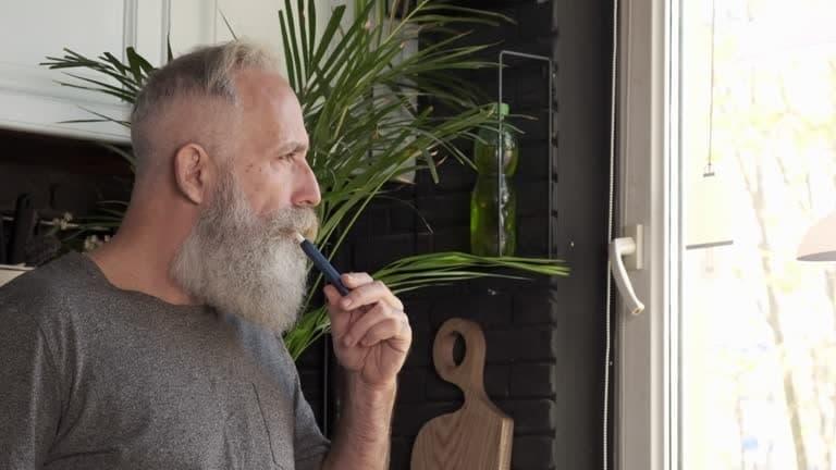 e papierosy y una explicación clara sobre como se llaman los cigarrillos electrónicos en español, tipos y consejos para elegir