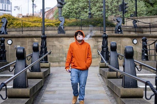 e papelosy revolucionan el mercado mientras cigarrillos electronicos e infartos generan debate en la salud pública